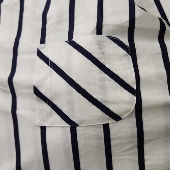 NWT Tommy Hilfiger Tee - Picture 3 of 4